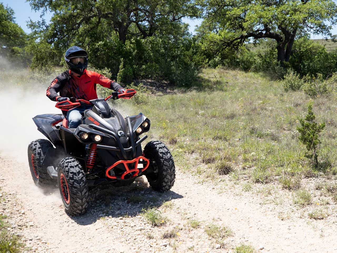 renegade-xxc-1000r-black-canam-red-trail-roost-front-view-3-4-3.jpg