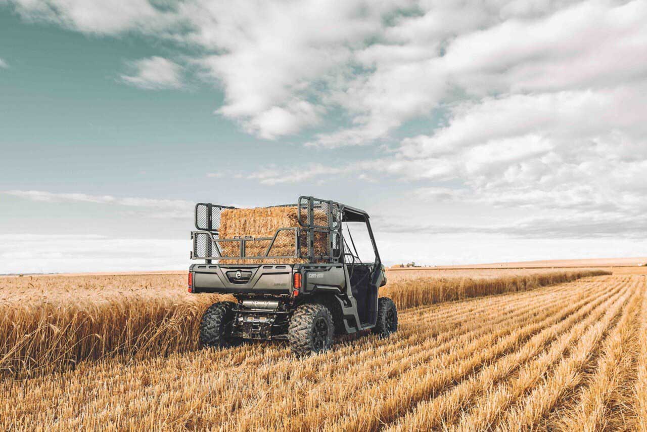 orv-ssv-my20-defenderdps-hd8-borealgreen-back-hero-hay-farmtest-alberta.jpg