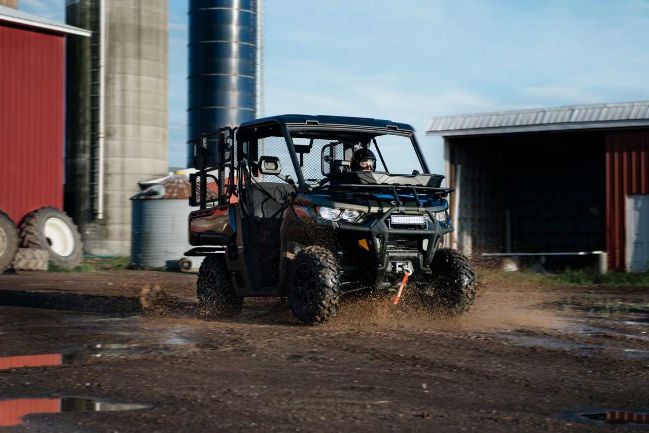 orv-ssv-my20-defender-xt-hd8-boreal-green-action-9.jpg